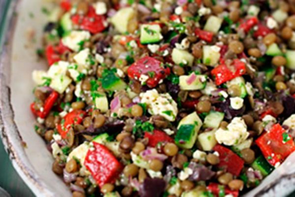 Ensalada griega con lentejas