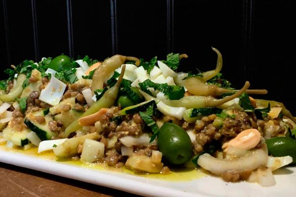 Ensalada de lentejas, pepino y almendras