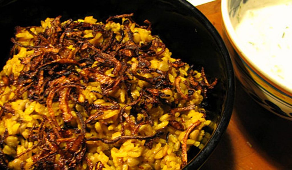 Lentejas pardinas con arroz, comino y cebolla