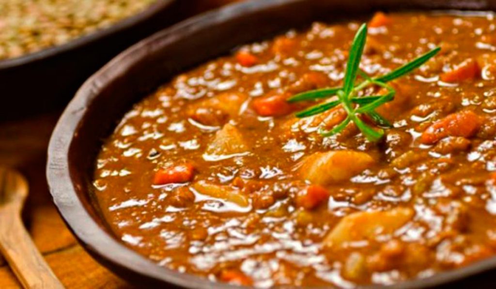 Sopa de lentejas pardinas al aroma de castañas