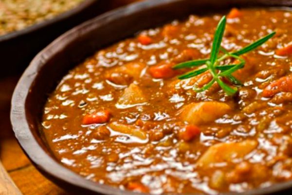 Sopa de lentejas pardinas al aroma de castañas