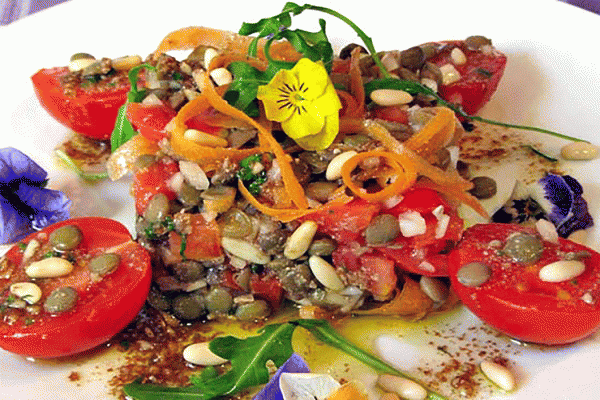 Ensalada de lentejas con vinagreta de piñones