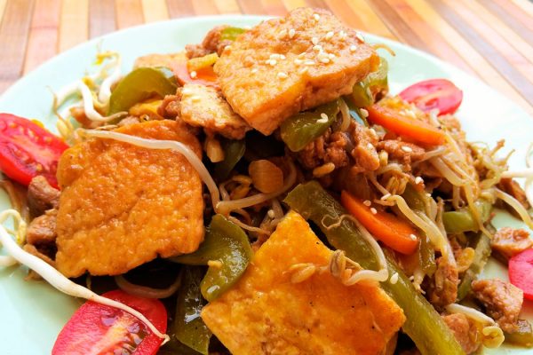 ENSALADA DE LENTEJAS ECOLÓGICAS CON TOFU Y BROTES