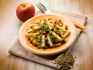 Ensalada de lentejas pardinas con manzana