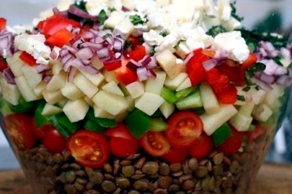 Ensalada de lentejas con queso de cabra